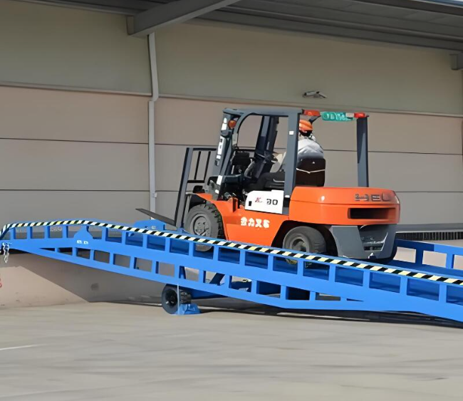 哈密移动式卸货平台（叉车用）